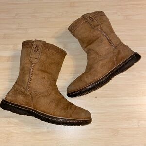 UGG Aliso Suede Shearling Sheepskin Pull On Boots Girls 2